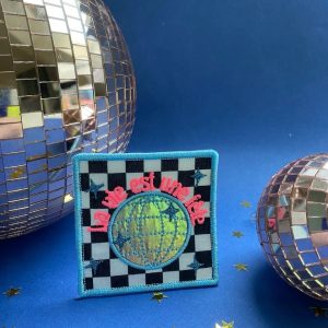 Écussons – La vie est une fête